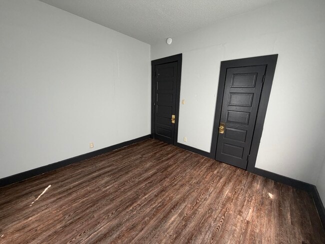 Building Photo - 4 Tillman-