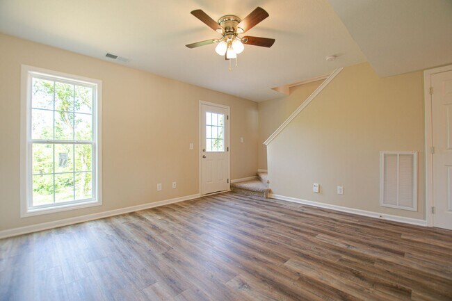 Building Photo - 2066 Tynewood Dr