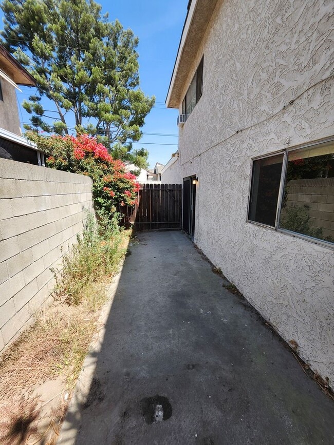 Building Photo - 438 Silverwood Ave