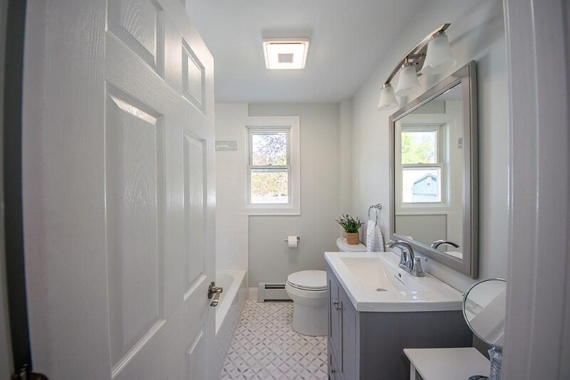 Building Photo - 9 App Ct