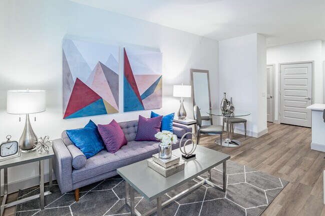 Building Photo - Spacious Living with 1 Month Free Rent