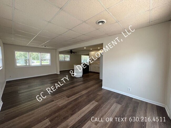 Building Photo - 1085 Basswood St