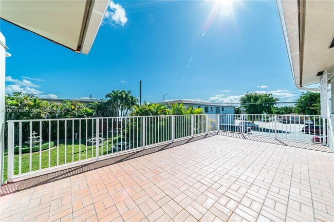 Building Photo - 23 NW 33rd Ave