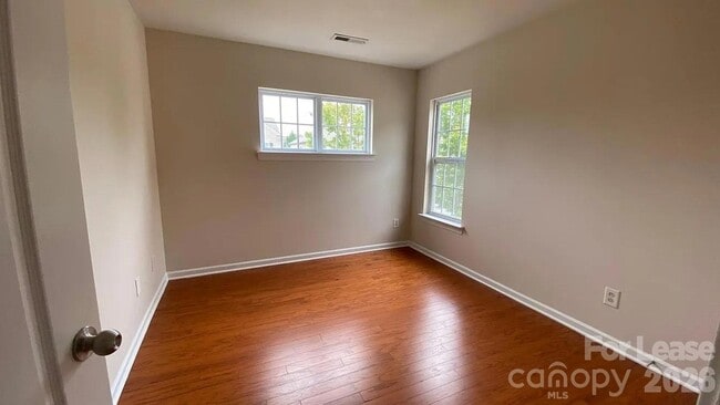 Building Photo - 5803 Cactus Valley Rd