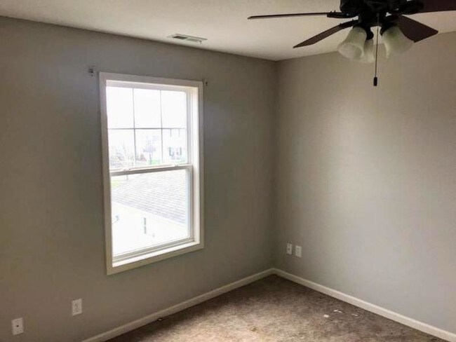 Building Photo - 921 SW Ovation Dr