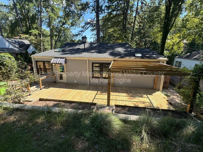 Building Photo - 3018 Medlin Dr