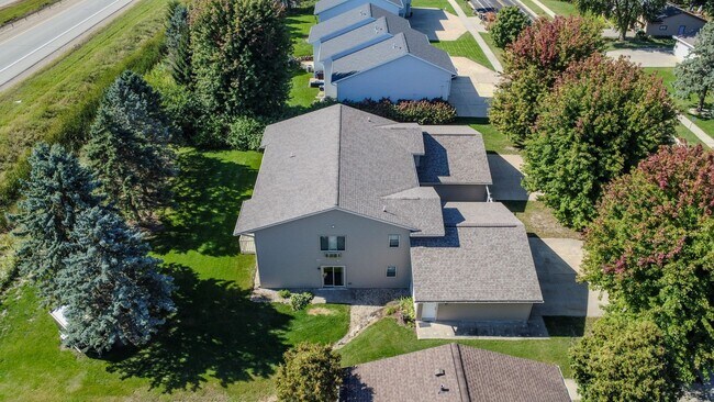 Building Photo - Broadway Drive - Sun Prairie
