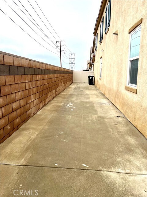 Building Photo - 1586 Redwoods Drive Pl