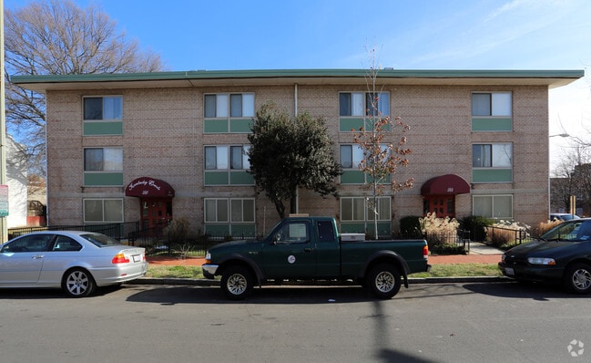 Building Photo - Kentucky Courts Apartments