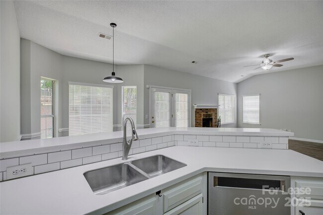 Building Photo - 7017 Scuppernong Ct
