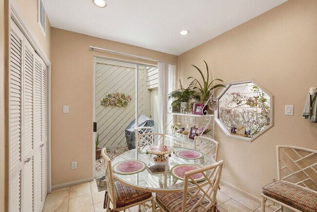 Building Photo - 10125 Valley Forge Dr