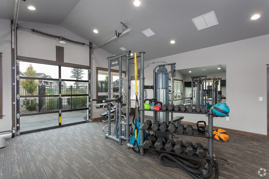 Fitness Center - Prairie Pointe Apartments & Townhomes