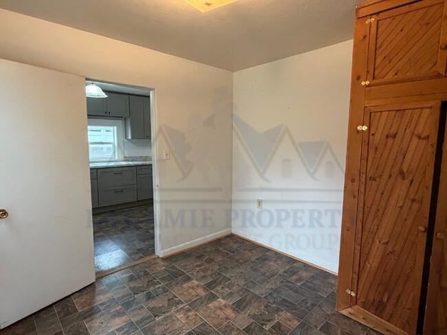 Building Photo - Updated 2 Bedroom Near LaPrele Park