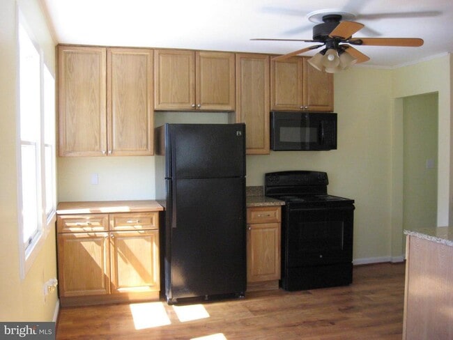 Building Photo - 1594 N Harbor Dr