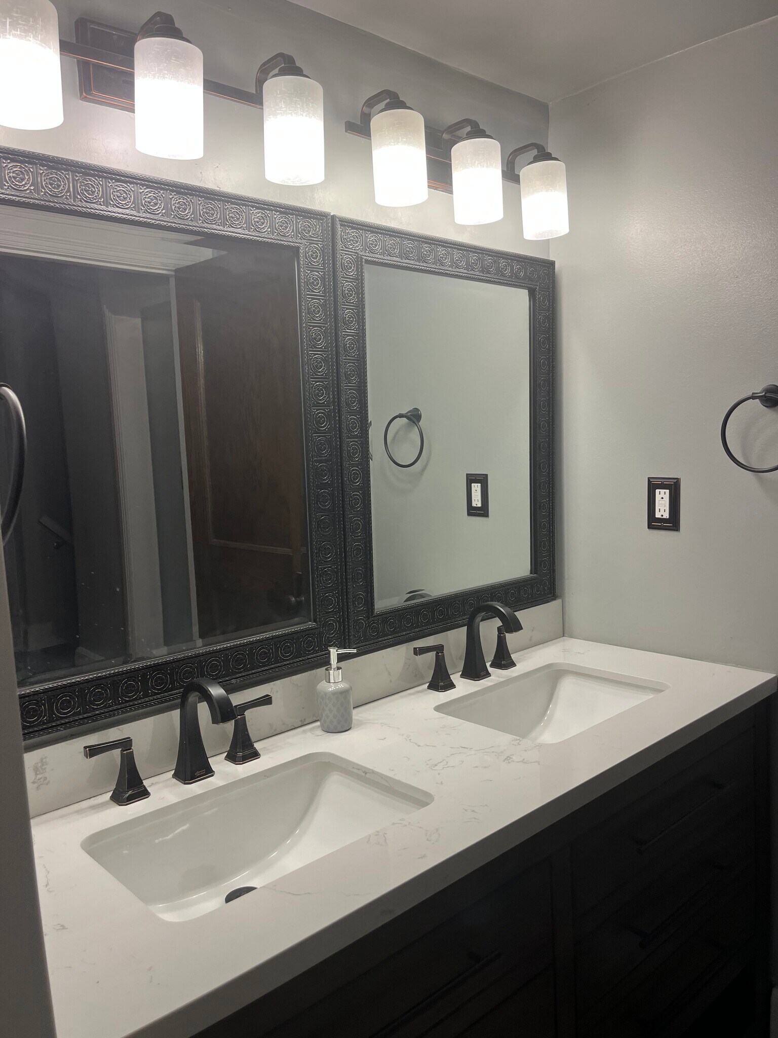 Building Photo - 589 Woodruff Place Middle Dr