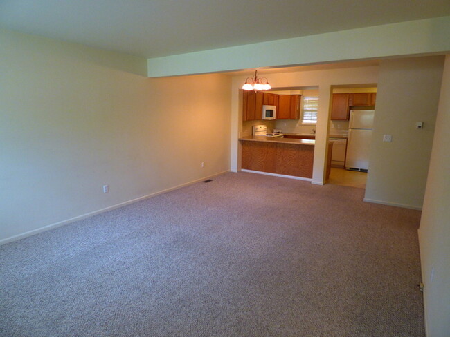 Building Photo - Charming 2 Bed/2.5 Bath Townhome in SW For...
