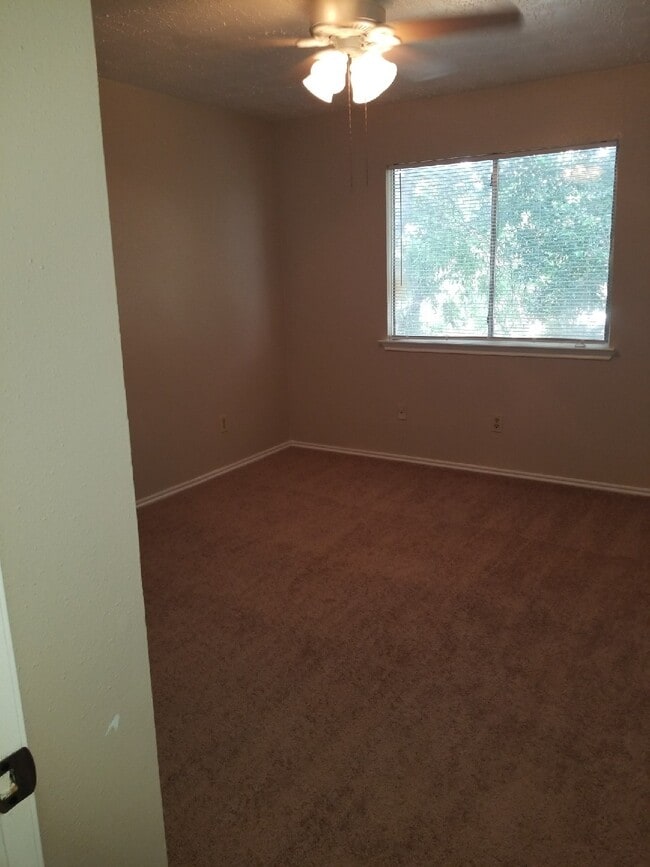 Building Photo - 7902 Arbor Glen Rd