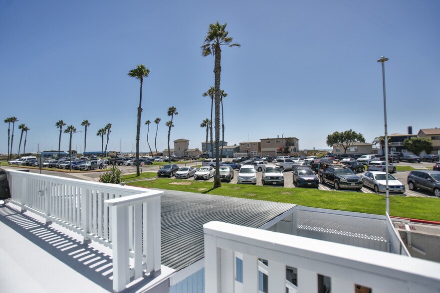 Building Photo - 17165 Pacific Coast Hwy