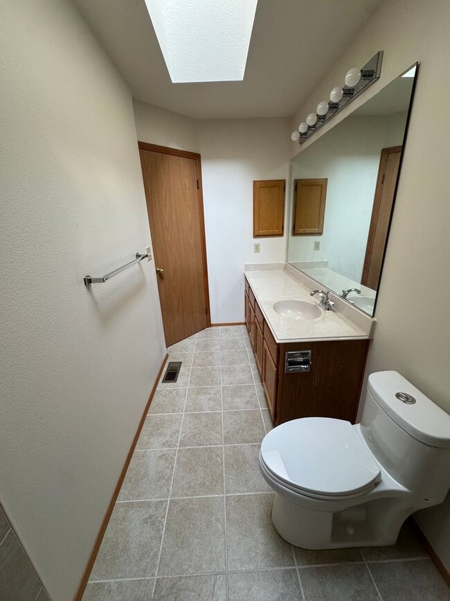Building Photo - HEART OF SILVERDALE - 4BED 3 BATH HOME