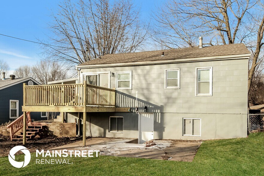 Building Photo - 721 N Sunset Dr