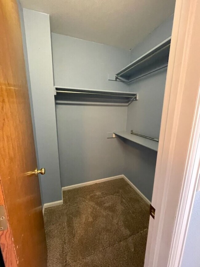 Building Photo - 2 Bed, 2 Bath Townhome with Office, & Fenced Back Patio in Prime Fort Collins Location!