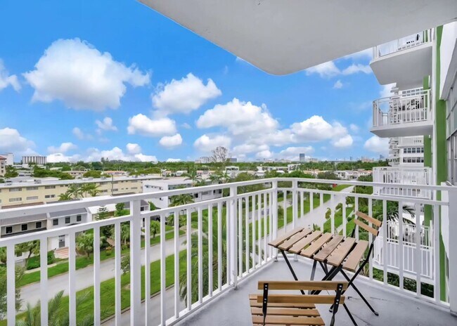 Building Photo - 2100 Sans Souci Blvd