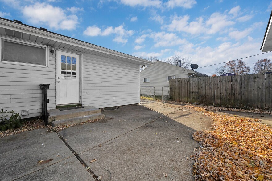 Building Photo - 995 Wiltshire Rd