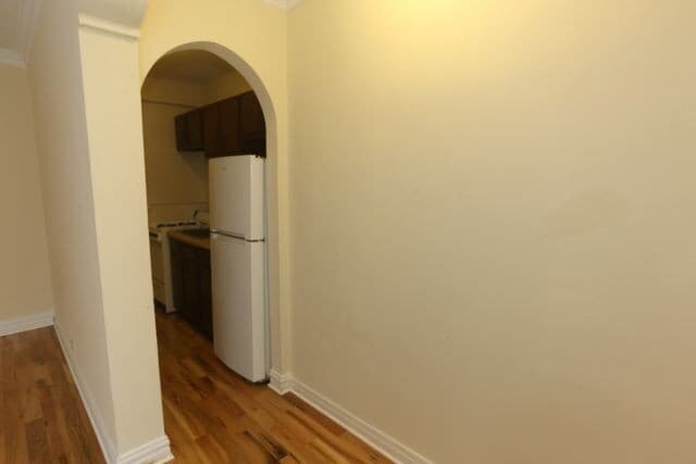 Building Photo - 430 W Roscoe St