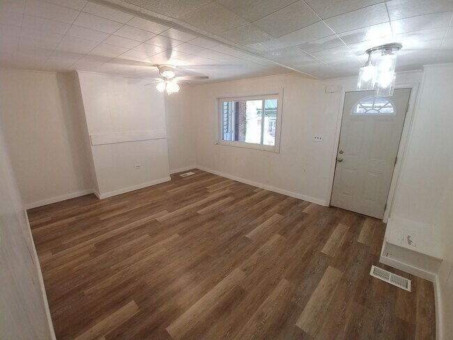 Building Photo - Updated Rental - Allentown