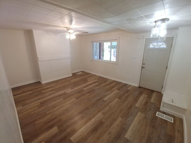 Building Photo - Updated Rental - Mt. Washington