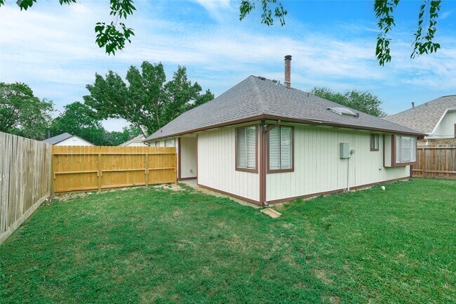 Building Photo - 12307 White River Dr