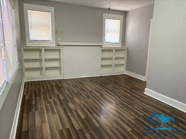 Building Photo - 912 S Abe St