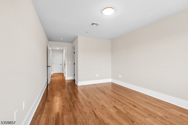 Building Photo - 162 Closter Dock Rd