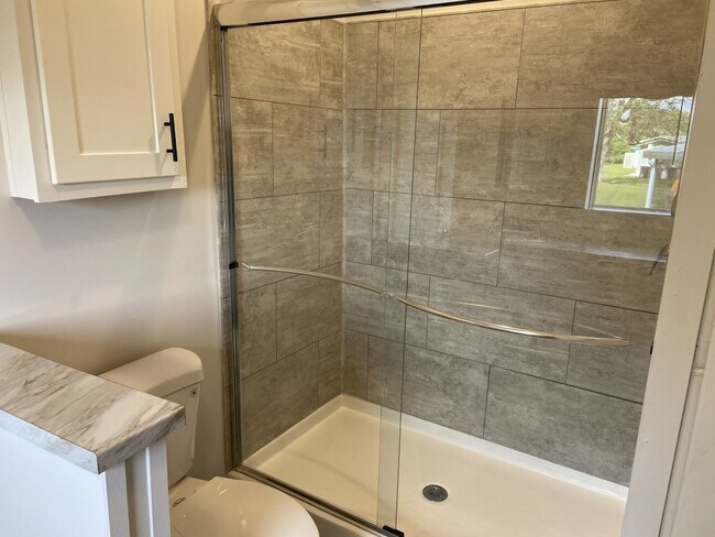 Building Photo - 515 Plymouth St