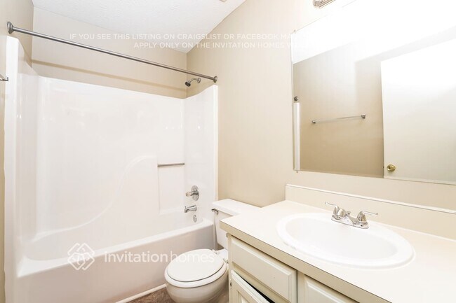 Building Photo - 1501 Sundale Dr