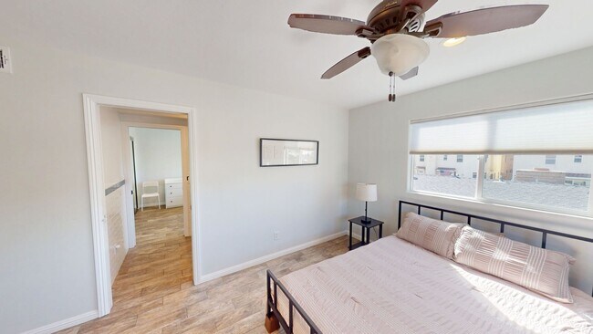 Building Photo - Short or Long Term Rental | ROOFTOP VIEWS!