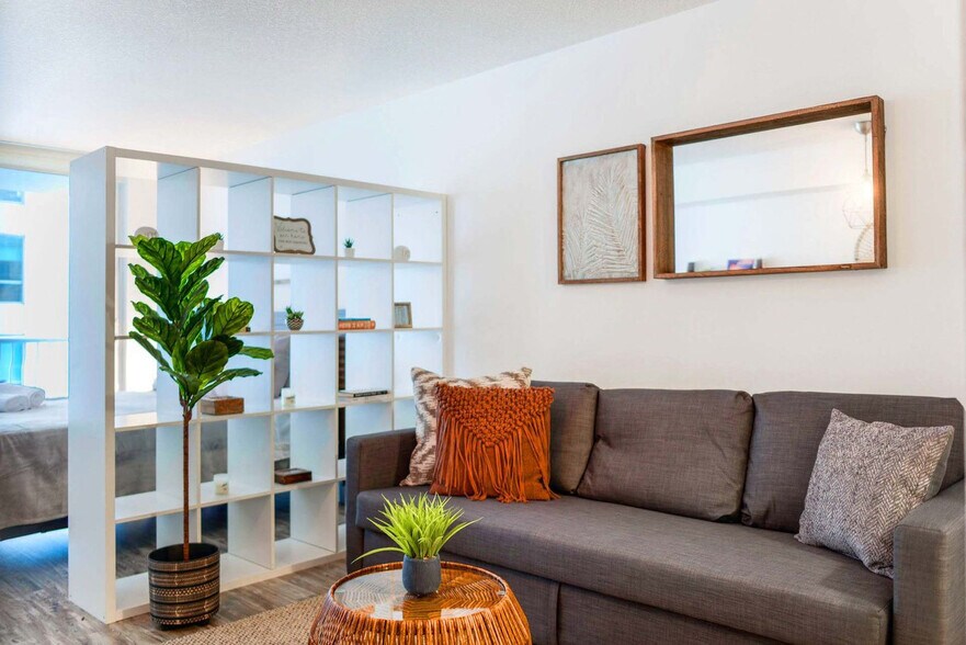 Building Photo - 1 SE 12th St