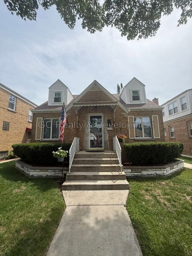 Building Photo - 6953 W Summerdale Ave