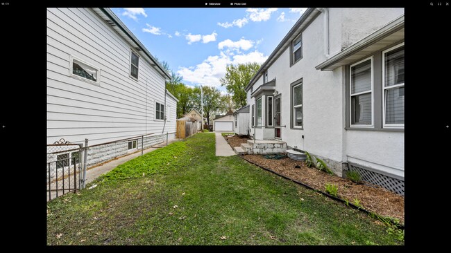 Building Photo - Beautiful 2-Bed 2-Bath Unit in St. Paul - Available Now!
