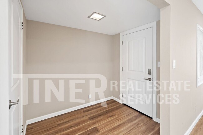 Building Photo - Tahoe Park 2 Bedroom Duplex