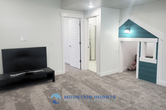 Building Photo - 3861 Spring Brook Ln