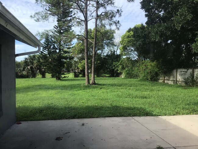Building Photo - 1-Story Home.. 4 bedroom 2 bath home