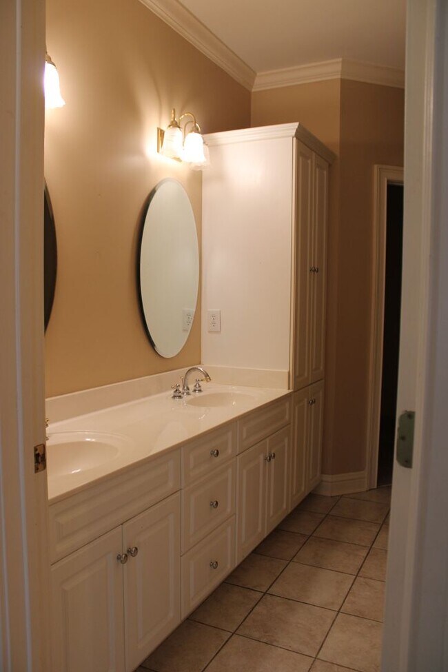 Building Photo - Home for Rent in Deer Creek!