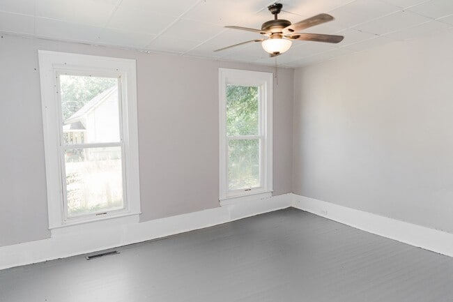 Building Photo - 218 W Chappell St