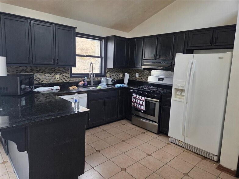 Building Photo - 5625 Princeton Oaks Dr