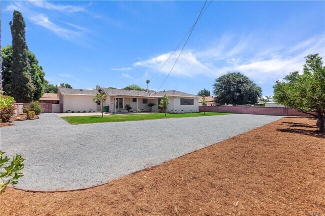Building Photo - 13161 Crestline Dr