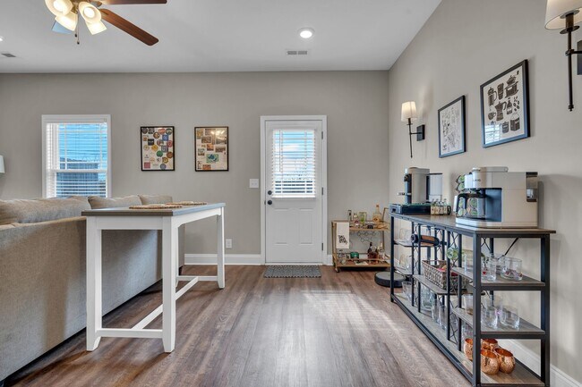 Building Photo - Pet Friendly Two Bedroom!