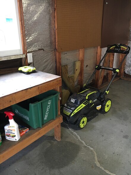 Cordless/rechargeable self-propelled mower - 3160 Fernwood Ave