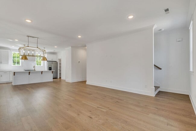 Building Photo - 2019 Maple Vw Ln