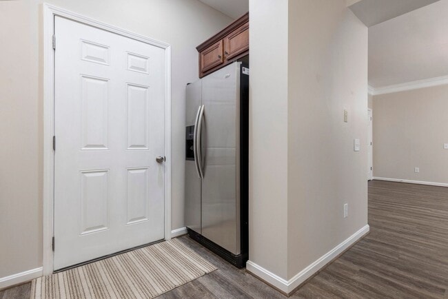 Building Photo - 301 S Dorsey Ln
